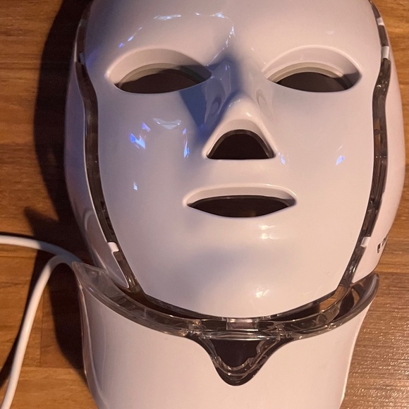 DermaLight LED Skin Face Mask - Picture 1 of 8